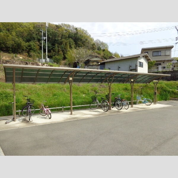 現地周辺 (駐輪場)