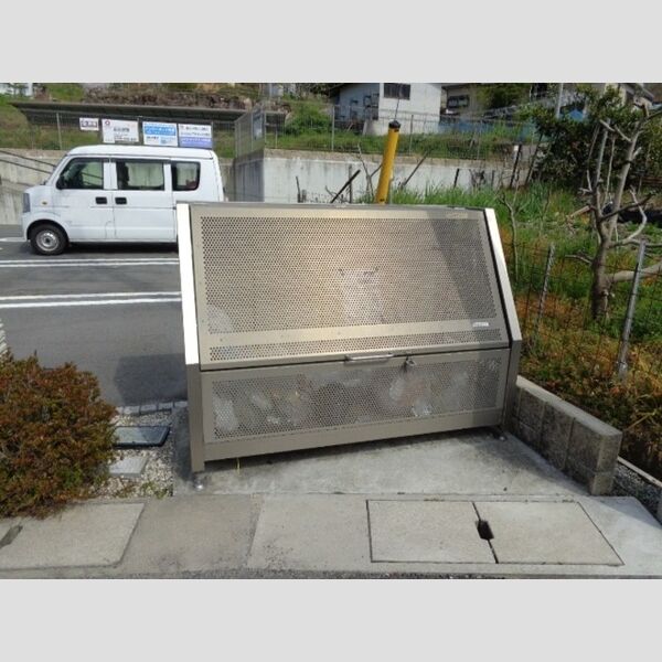 現地周辺 (ゴミステーション)