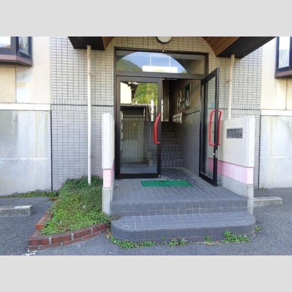 エントランス (エントランス)