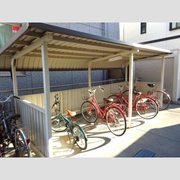 現地周辺 (駐輪場)