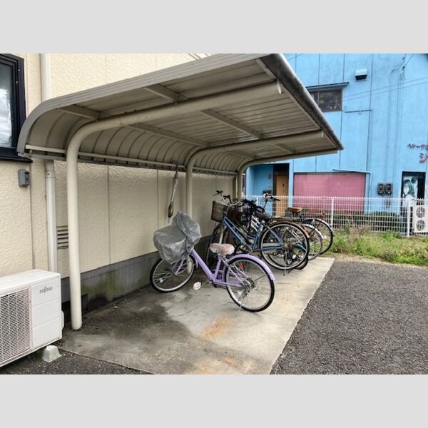 現地周辺 (駐輪場)