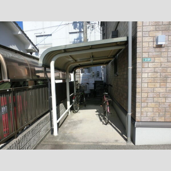 現地周辺 (駐輪場)