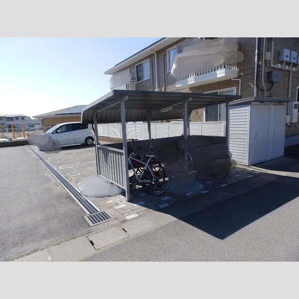 現地周辺 (駐輪場)