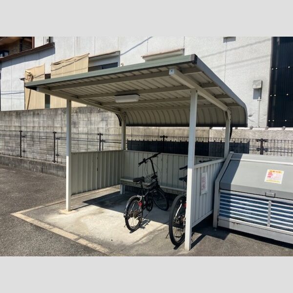 現地周辺 (駐輪場)
