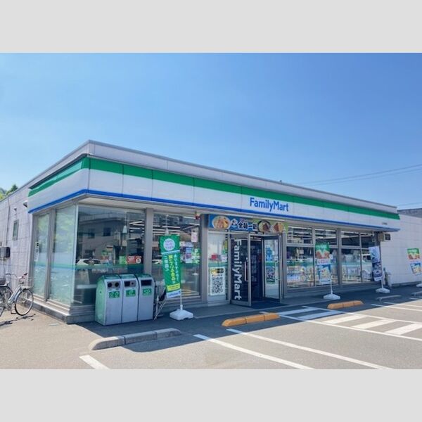 現地周辺 (コンビニエンスストア)