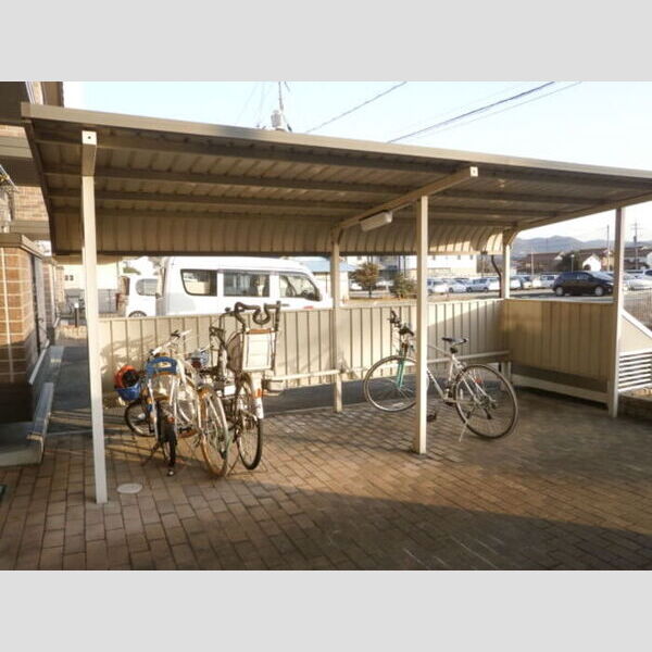 現地周辺 (駐輪場)