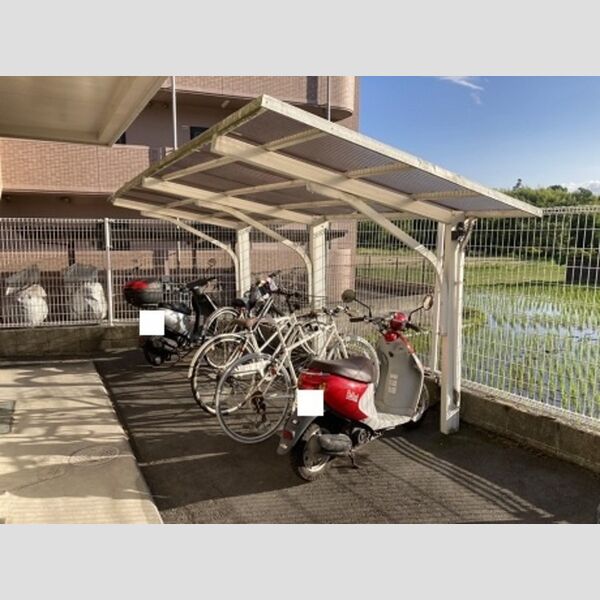 現地周辺 (駐輪場)