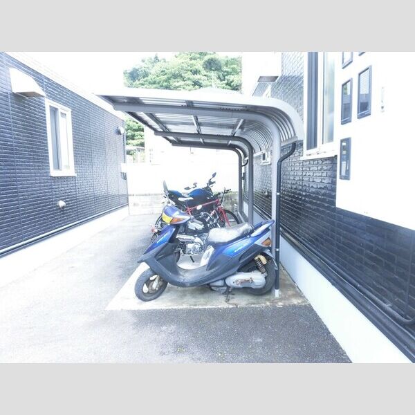 現地周辺 (駐輪場)