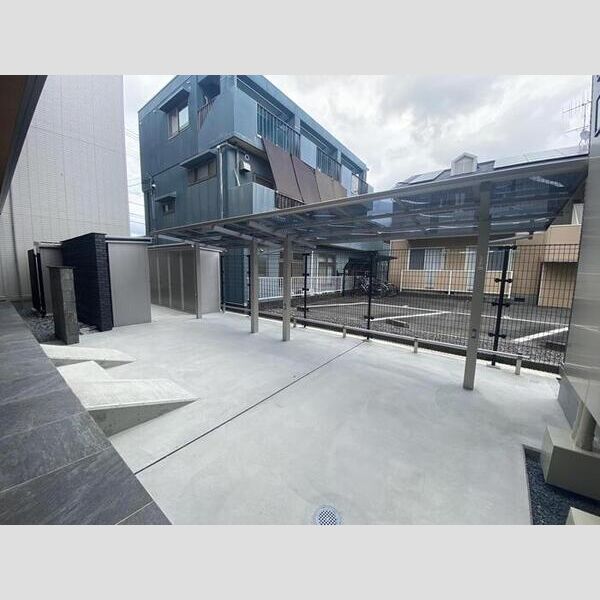 現地周辺 (駐輪場)