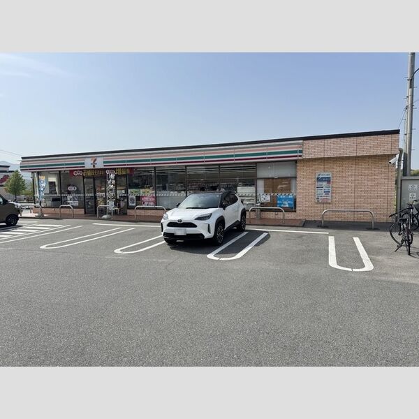 現地周辺 (セブンイレブン東広島西条下見鴻の巣店)