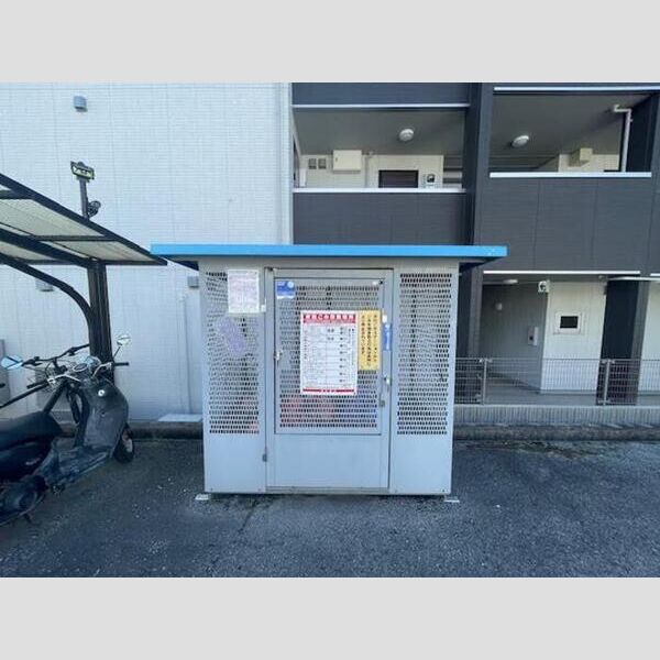 現地周辺 (ゴミ置き場)