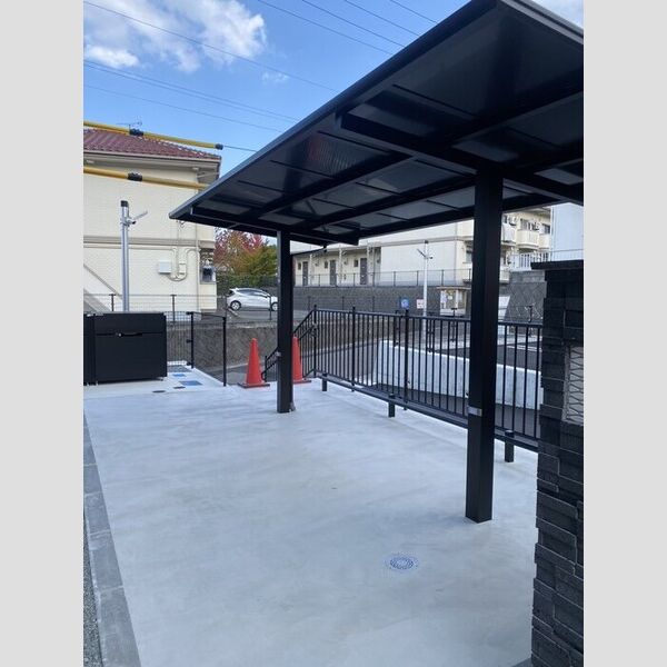 現地周辺 (駐輪場)