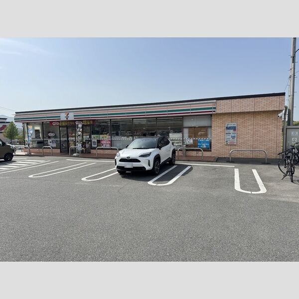 現地周辺 (セブンイレブン)