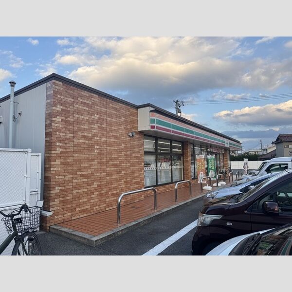 現地周辺 (セブンイレブン東広島西条寺家店(557m))