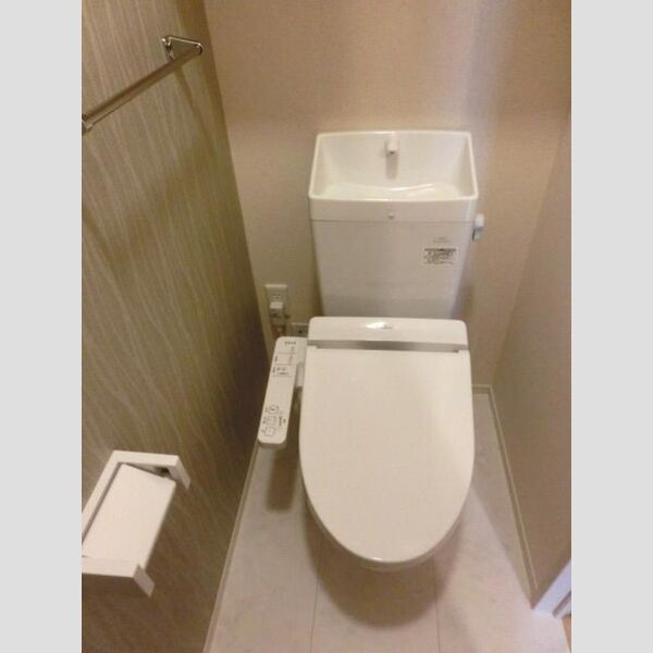 トイレ (温水洗浄暖房便座)