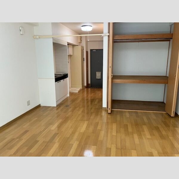 居室・リビング (洋室(別角度より))