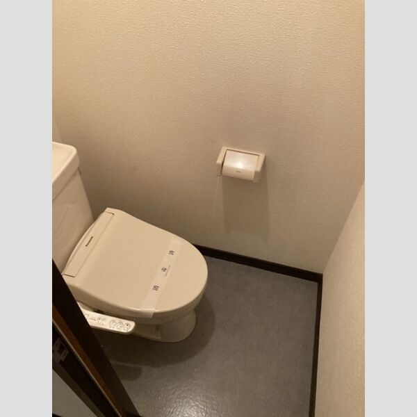 トイレ (トイレ)