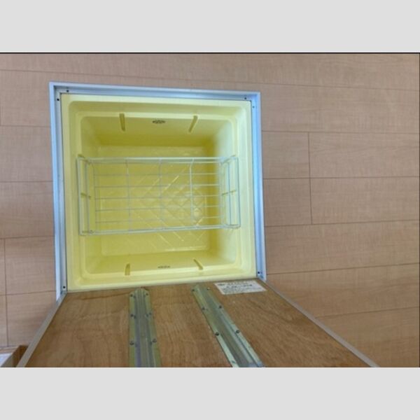 収納 (床下収納)