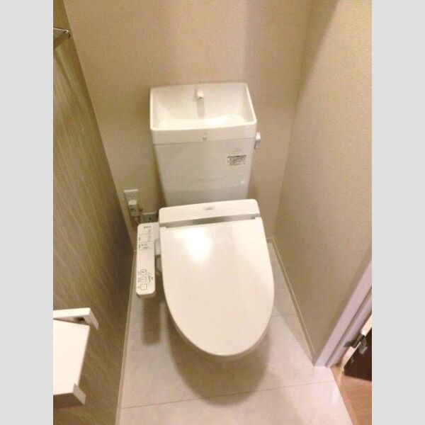 トイレ (温水洗浄暖房便座)