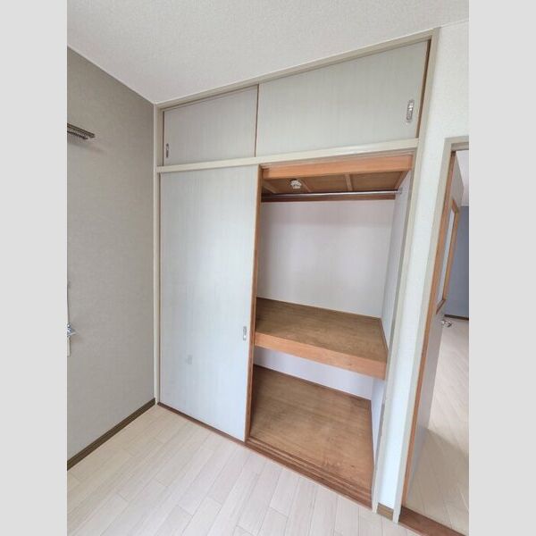 収納 (押入)