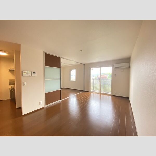 居室・リビング (LDK(別角度より))