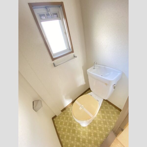 トイレ (トイレ)