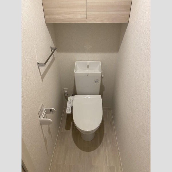 トイレ (トイレ)