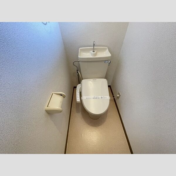 トイレ (トイレ)