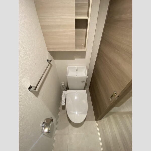 トイレ (トイレ)