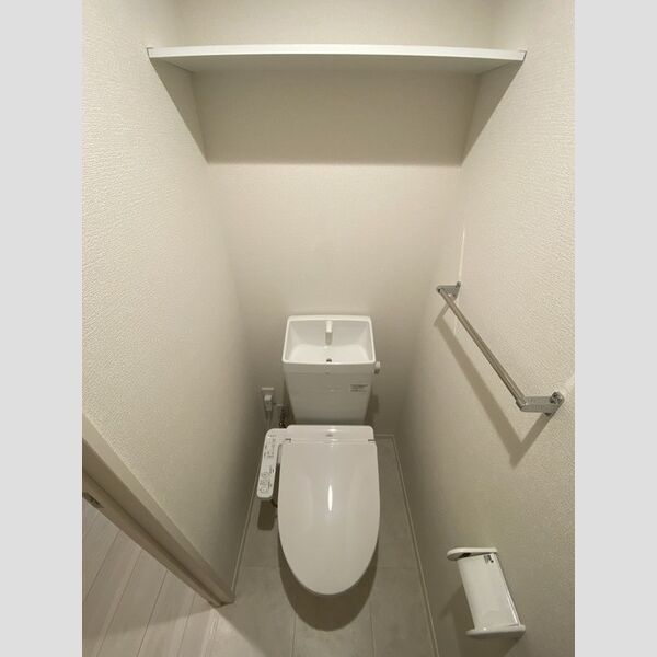 トイレ (トイレ)