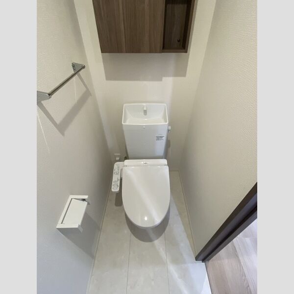 トイレ (トイレ)