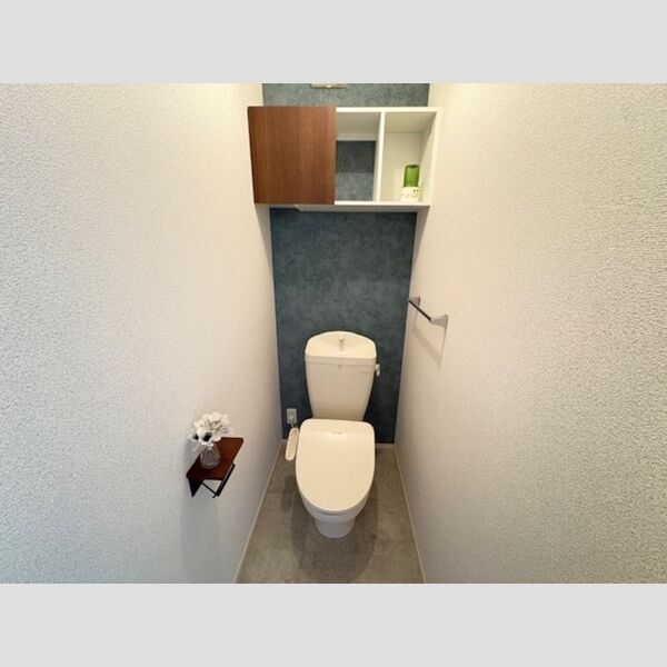 トイレ (トイレ)