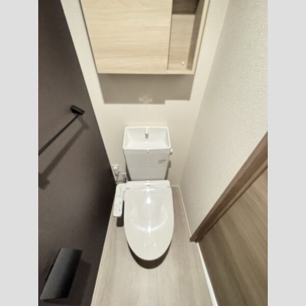 トイレ (トイレ)