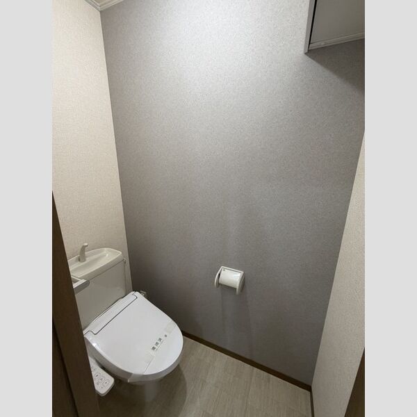 トイレ (トイレ)