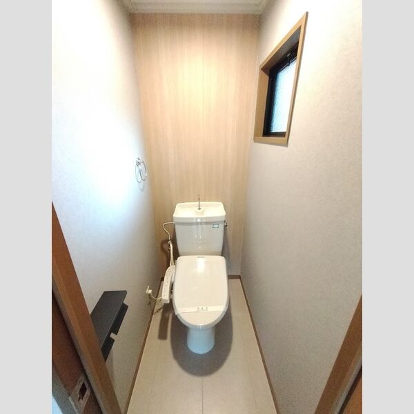 トイレ (トイレ)