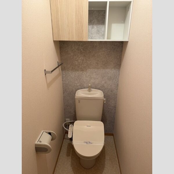 トイレ (トイレ)