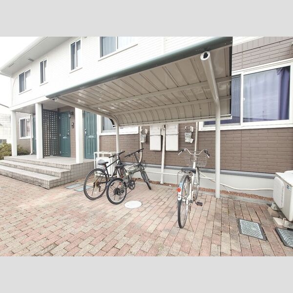 現地周辺 (自転車置き場)