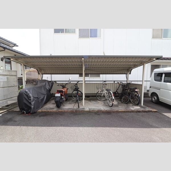 現地周辺 (駐輪場)