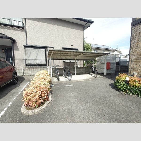 現地周辺 (自転車置き場)