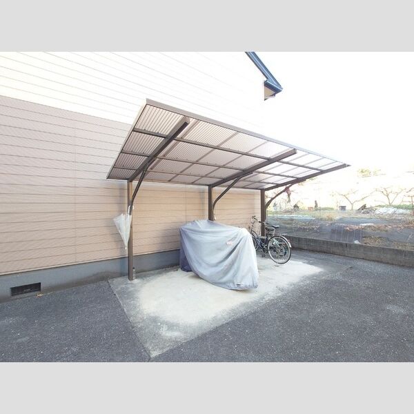 現地周辺 (自転車置き場)