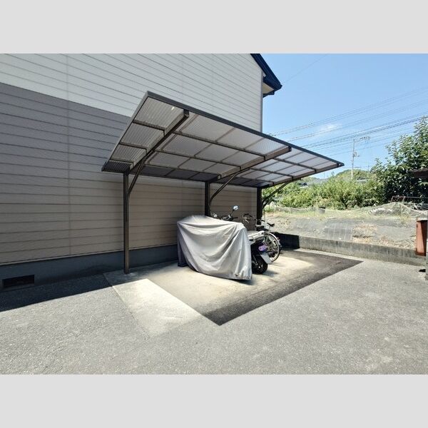 現地周辺 (自転車置き場)