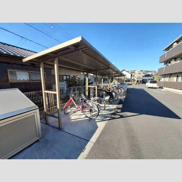 現地周辺 (駐輪場)