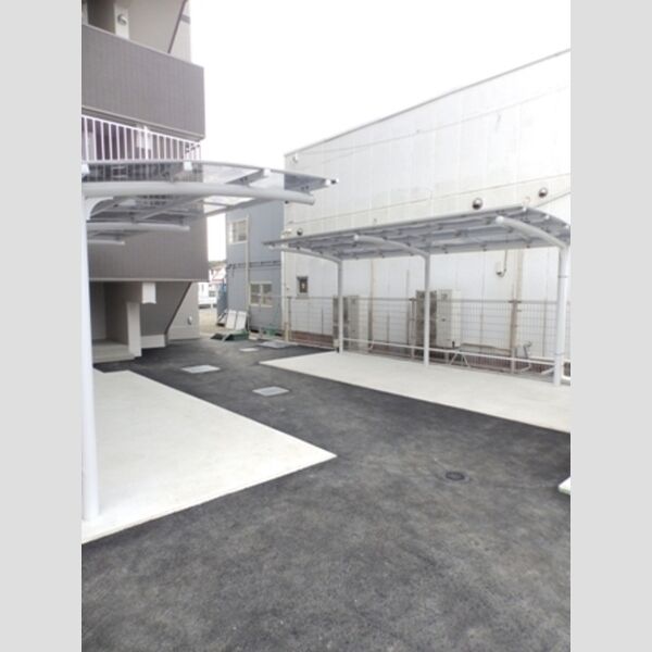 現地周辺 (駐輪場)