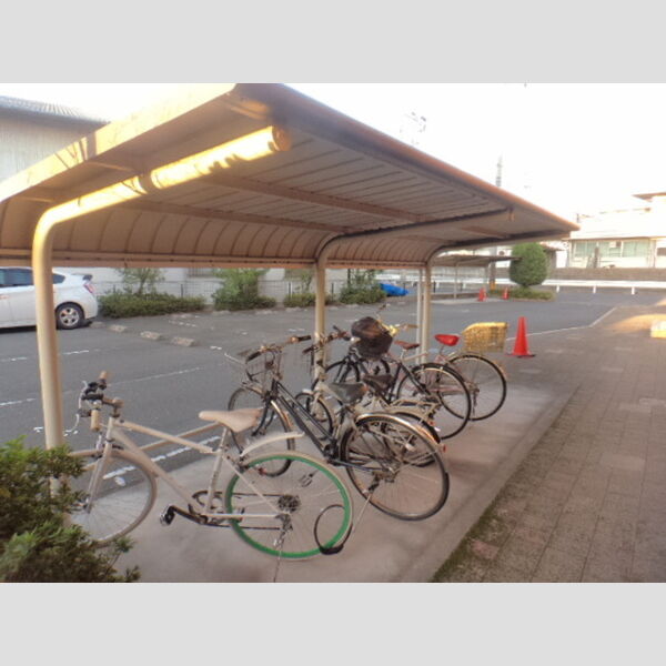 現地周辺 (駐輪場)