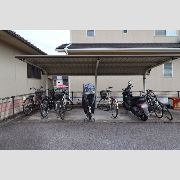 現地周辺 (駐輪場)