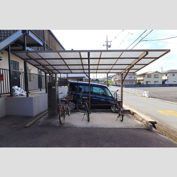 現地周辺 (駐輪場)