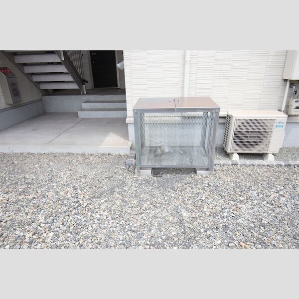 現地周辺 (ゴミステーション)