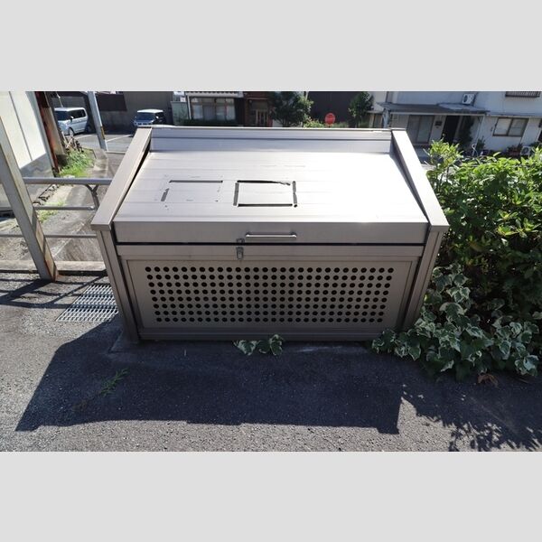 現地周辺 (ゴミステーション)