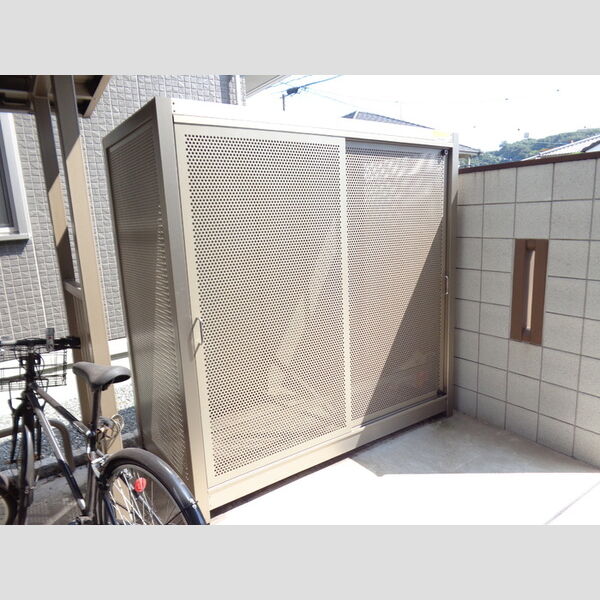 現地周辺 (ごみ置場)
