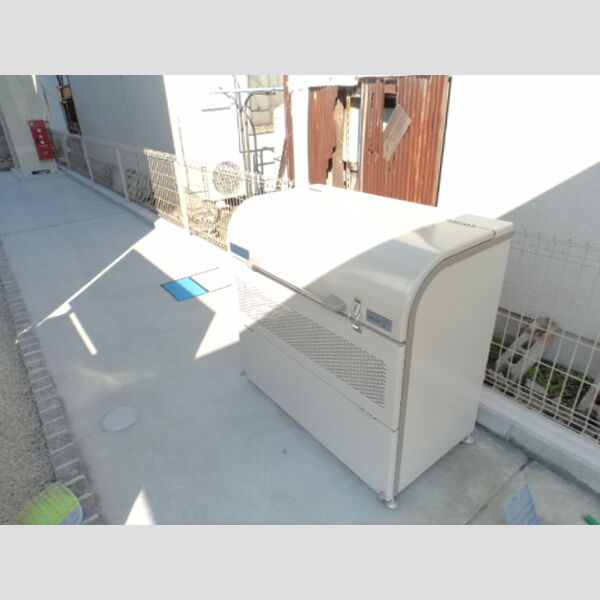 現地周辺 (敷地内ゴミステーション)